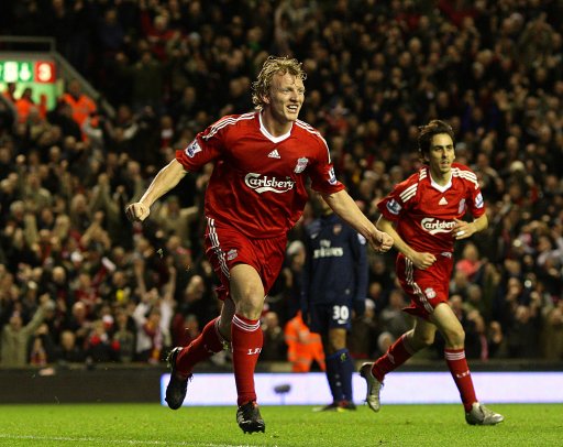 再次情绪失控，阿德耶米因不满自己被换下而怒气冲冲（被换下引发不满，阿德耶米怒火难抑再度失控）