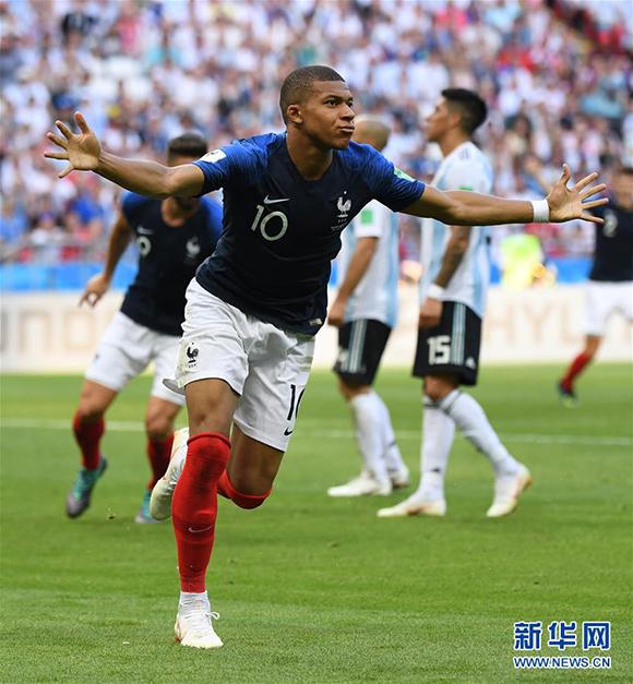 压力很大！利兹联要求法尔克率队击败切尔西或利物浦，否则将下课（压力山大！利兹联下通牒：法尔克须击败切尔西或利物浦，否则走人）