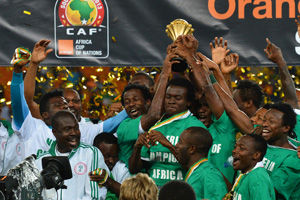 德甲半场：基尼洛斯1射1传，卡德破门，奥格斯堡2-0勒沃库森（德甲上半场：基尼洛斯传射建功，卡德破门，奥格斯堡2-0领先勒沃库森）