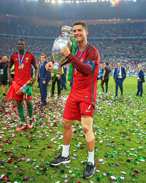 西甲：巴萨主场4-1大胜瓦伦西亚