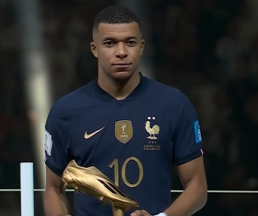 迈阿密国际与温哥华白浪总决赛上演梅西vs穆勒之战，双方实力强劲，看点十足，引发广泛关注。