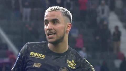 租借之路突遭曼联“拦截”!20岁梅努为世界杯的豪赌，遇上最糟时机（曼联半路截停租借，20岁梅努为世界杯豪赌正逢最坏时机）