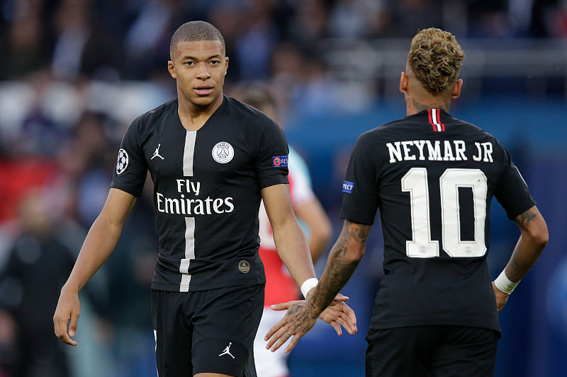 六台嘉宾：阿隆索输曼城就下课，皇马还没官宣是担心欧冠惨败