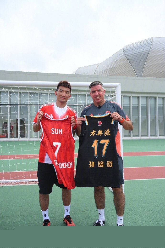 “谁将赢得本赛季的欧冠？” 安切洛蒂：“我的皇家马德里”