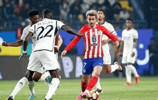 迪洛伦佐：球队的发挥堪称完美，希望我们最终能捧起冠军奖杯（迪洛伦佐：球队表现近乎完美，盼最终举起冠军奖杯）