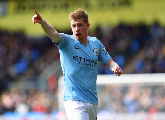 东契奇成为湖人队史第三位连续两场拿35分+10助攻的球员